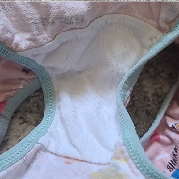 10 for $25 - Pink Fong Baby Shark Girls 2T Underwear (5 pairs) - Picture 3 of 11